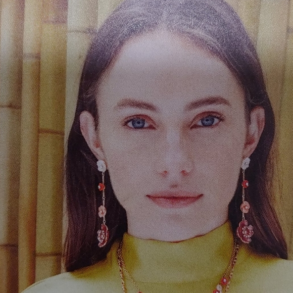 Hanami linear earrings - Picture 4 of 4